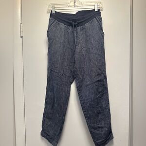 Athleta Linen Striped Blue and White Cropped Pants size 4